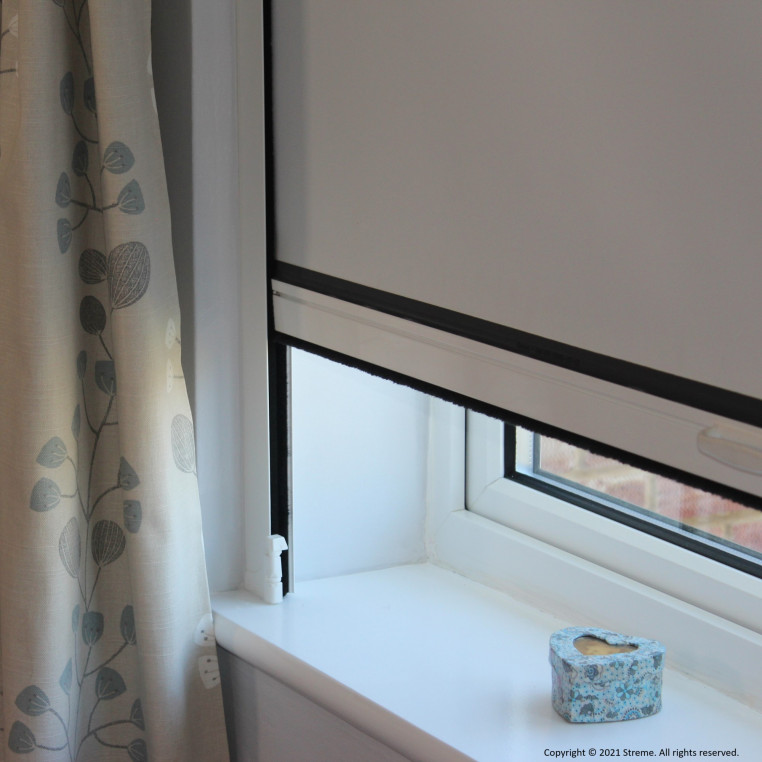 Blackout roller blind for windows. (Made-to-Measure)