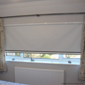 Blackout roller blind for windows. (Made-to-Measure)